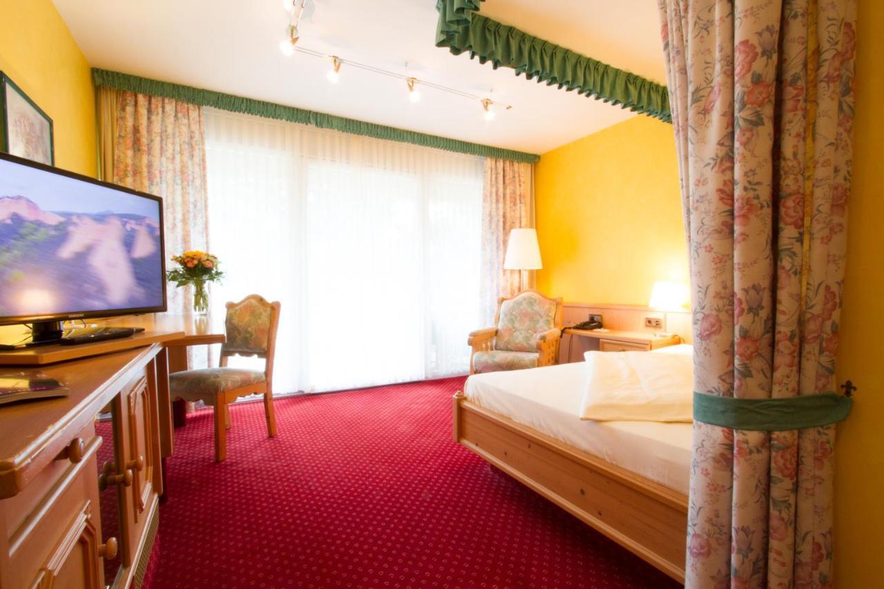 Hotel Pfalzblick Dahn Bagian luar foto