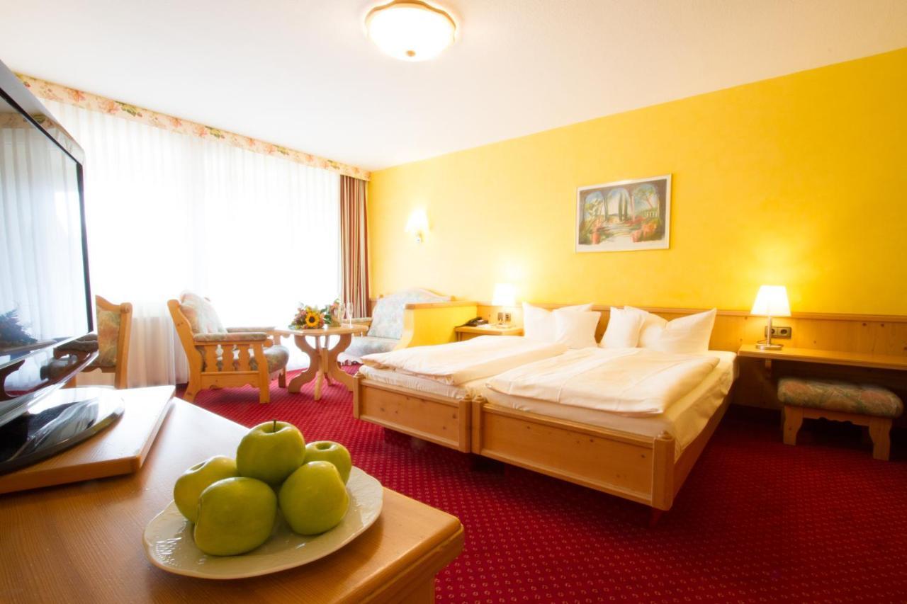 Hotel Pfalzblick Dahn Bagian luar foto